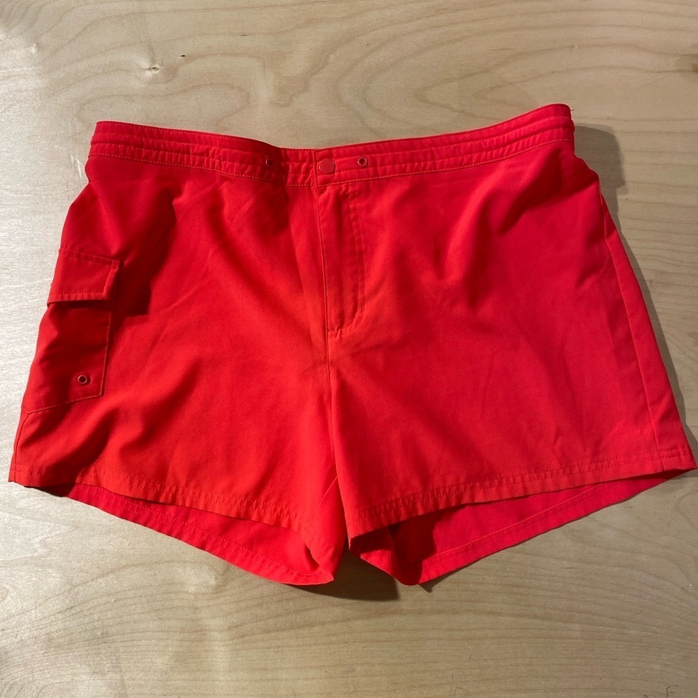 Catalina Red Women's Cargo Shorts Large (12-14) (PE)